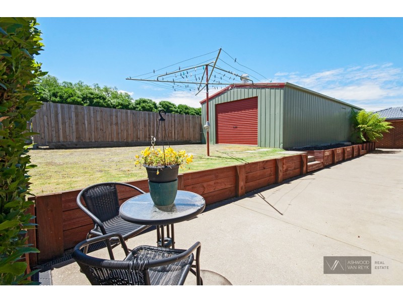 5 Woodward St, Wy Yung VIC 3875