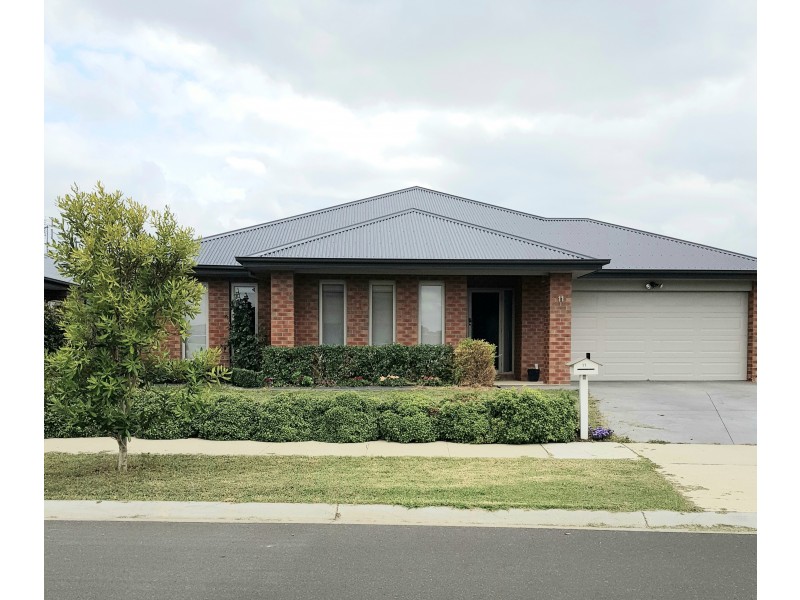 11 Kingfisher Rd, Bairnsdale VIC 3875