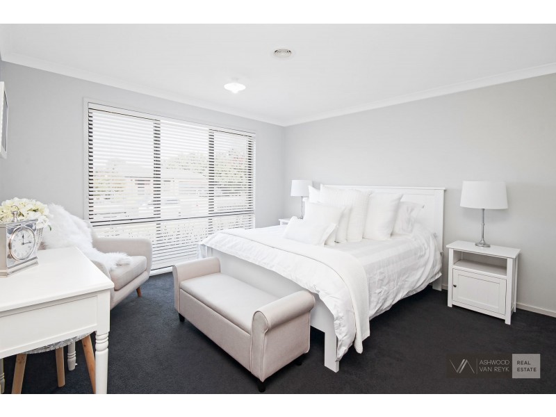 8 Selwyn Ct, Eastwood VIC 3875