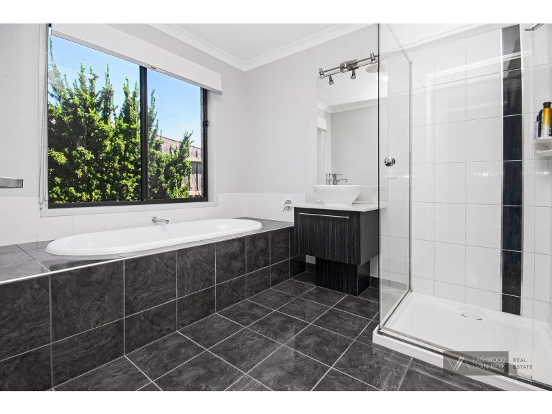 8 Selwyn Ct, Eastwood VIC 3875