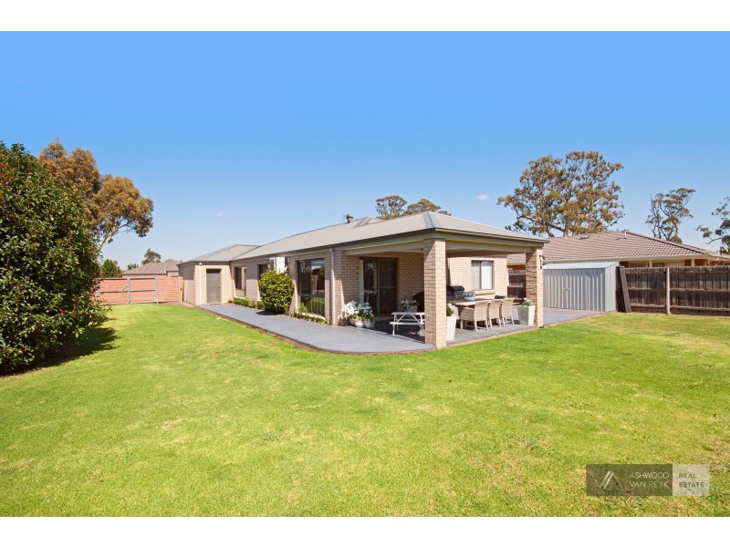 8 Selwyn Ct, Eastwood VIC 3875