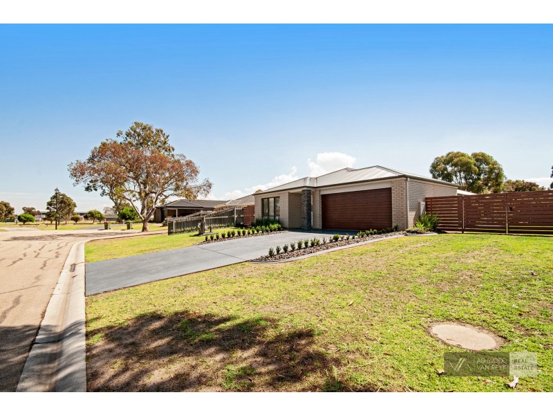 8 Selwyn Ct, Eastwood VIC 3875
