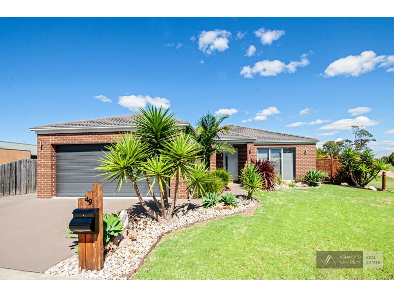 49 Len Cook Dr, Eastwood VIC 3875