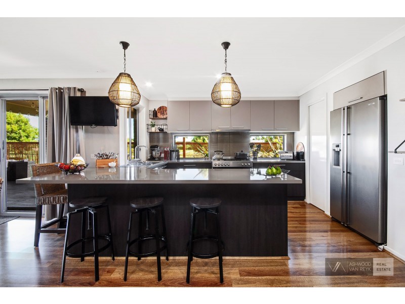 49 Len Cook Dr, Eastwood VIC 3875