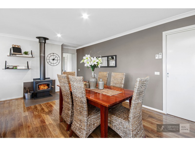 49 Len Cook Dr, Eastwood VIC 3875