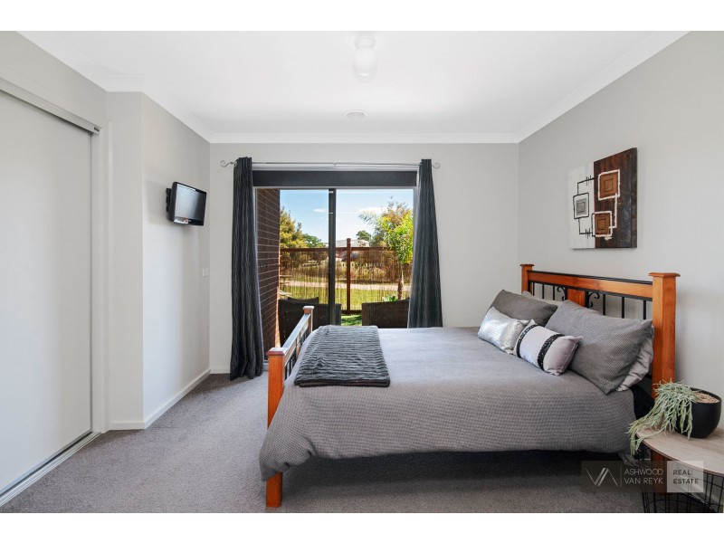 49 Len Cook Dr, Eastwood VIC 3875