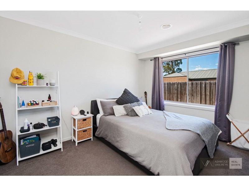 49 Len Cook Dr, Eastwood VIC 3875