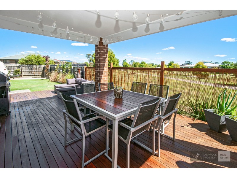 49 Len Cook Dr, Eastwood VIC 3875