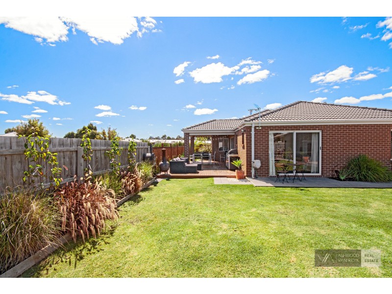 49 Len Cook Dr, Eastwood VIC 3875