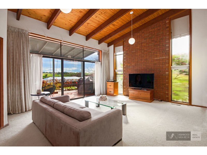 8 Llewelyn Ct, Bairnsdale VIC 3875