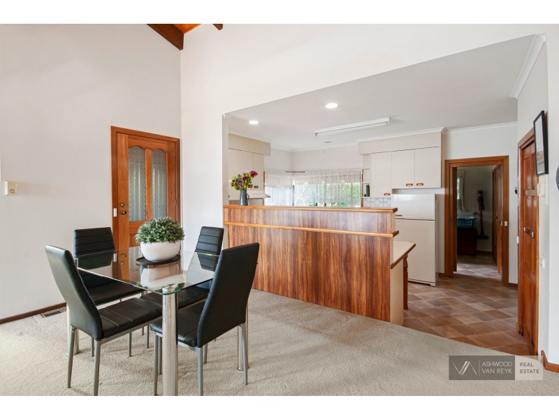 8 Llewelyn Ct, Bairnsdale VIC 3875