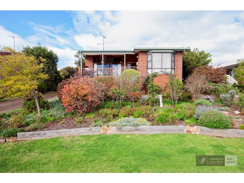 8 Llewelyn Ct, Bairnsdale VIC 3875