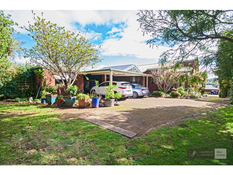 8 Llewelyn Ct, Bairnsdale VIC 3875