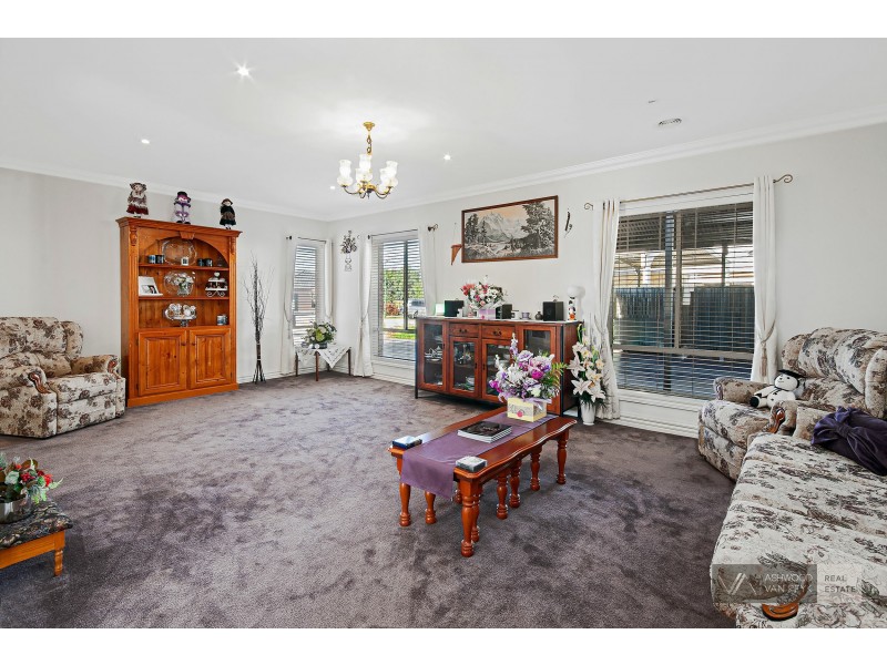 19 Mistana Ct, Eastwood VIC 3875