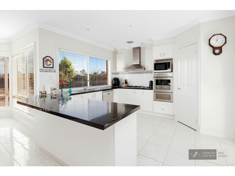 19 Mistana Ct, Eastwood VIC 3875