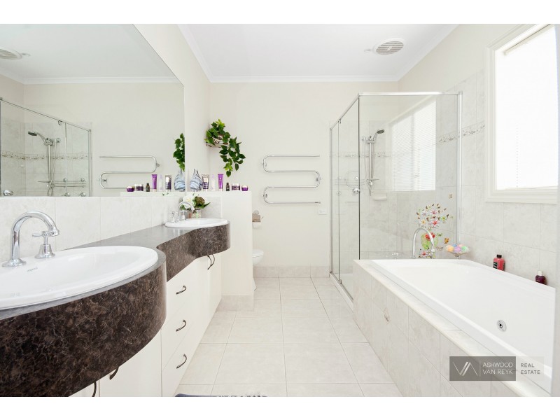 19 Mistana Ct, Eastwood VIC 3875