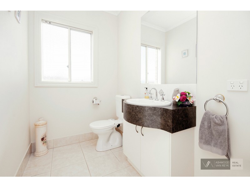 19 Mistana Ct, Eastwood VIC 3875