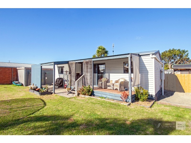 114 Main Rd, Paynesville VIC 3880