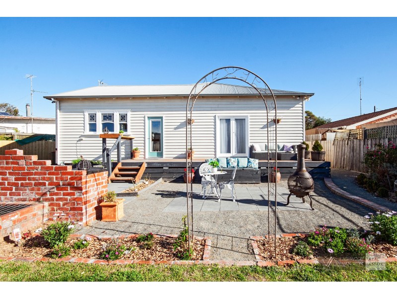 114 Main Rd, Paynesville VIC 3880