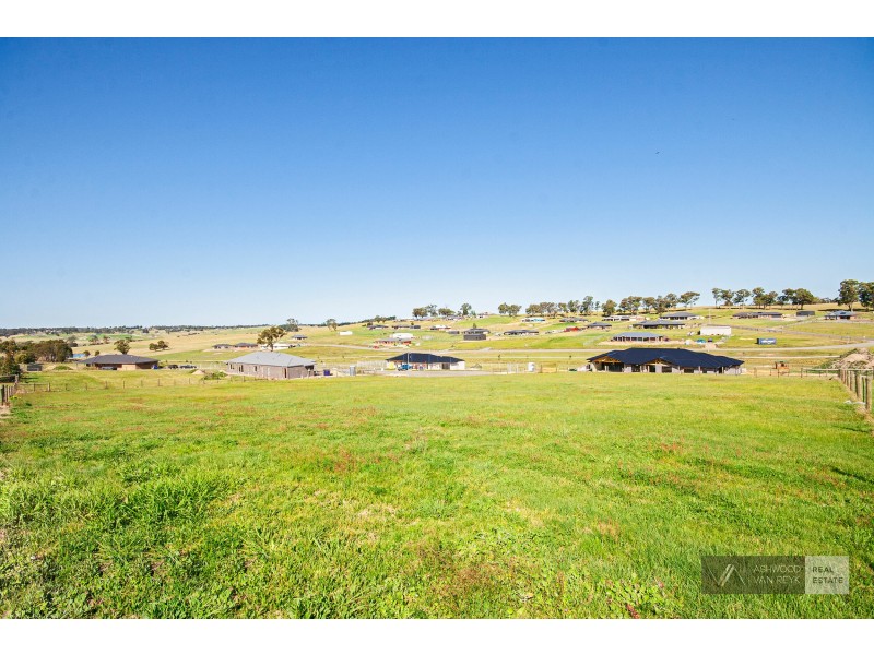 12 Vincent Ct, Wy Yung VIC 3875