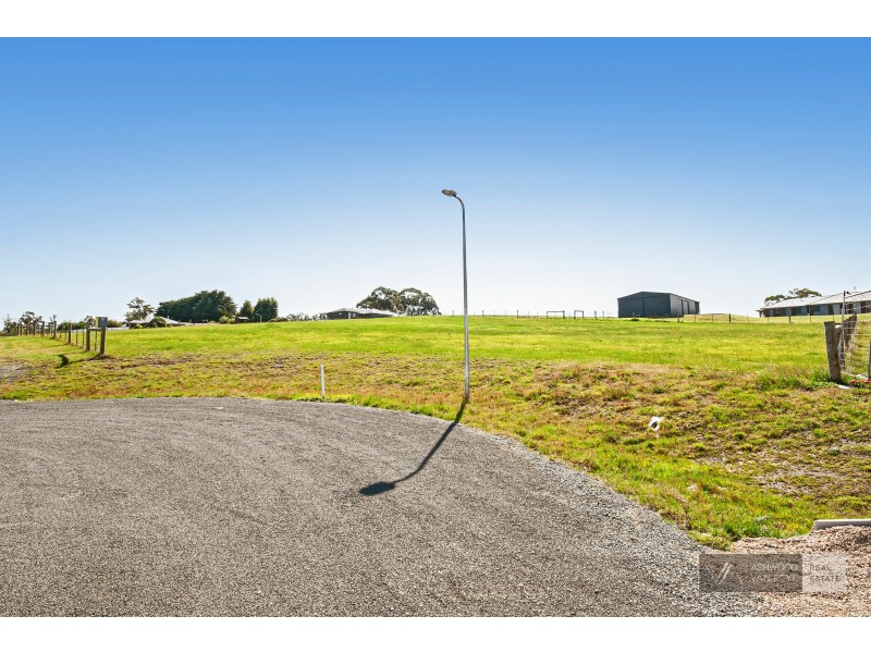 12 Vincent Ct, Wy Yung VIC 3875