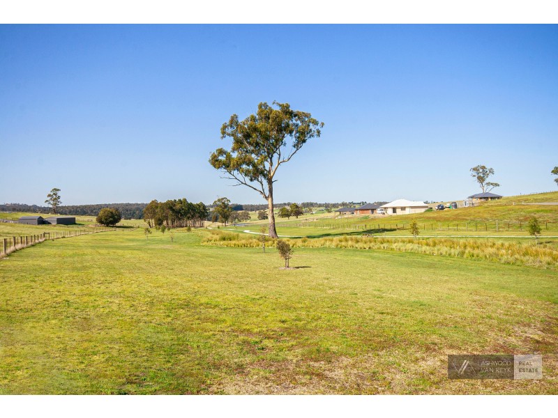 12 Vincent Ct, Wy Yung VIC 3875