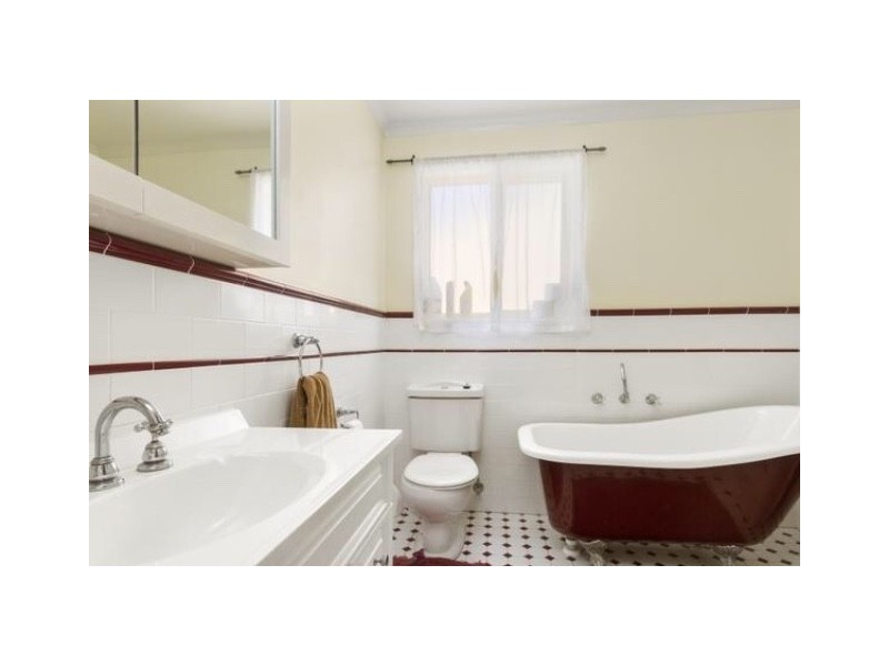 16 Karoola crescent, Surfside NSW 2536