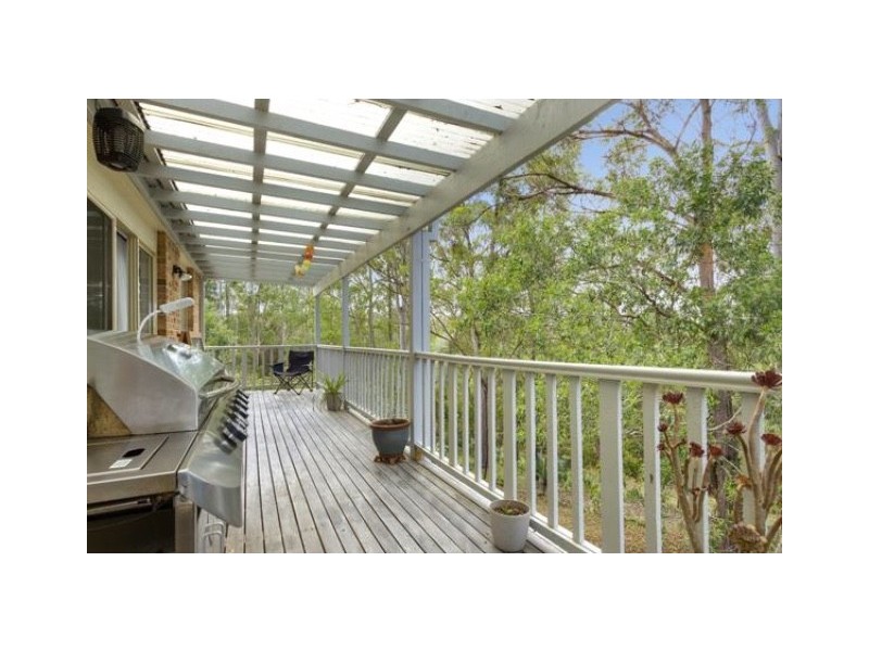 16 Karoola crescent, Surfside NSW 2536