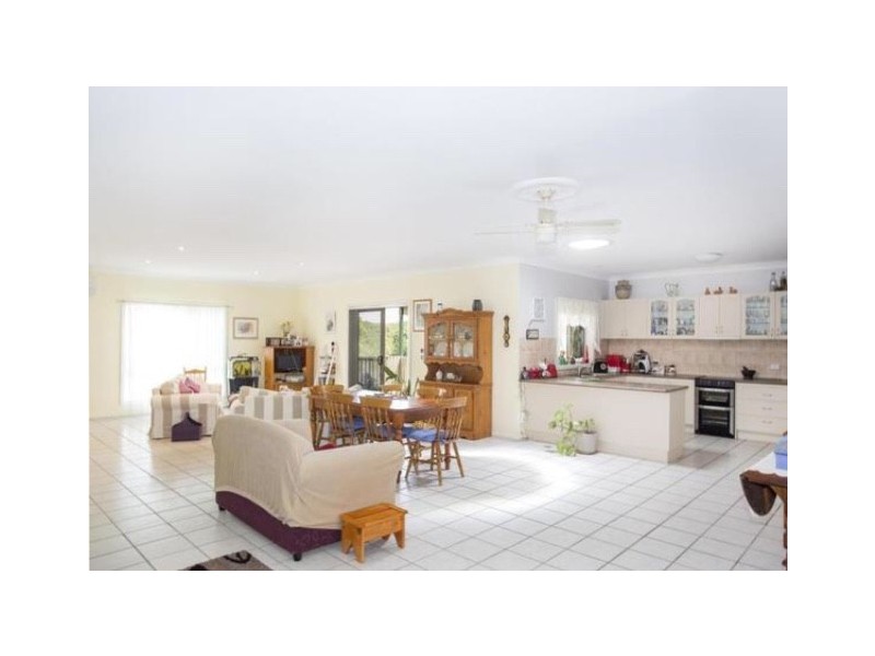 45 Berrima Parade, Surfside NSW 2536