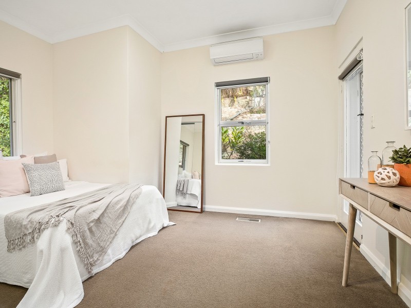 305 Eastern Valley Way, Middle Cove NSW 2068