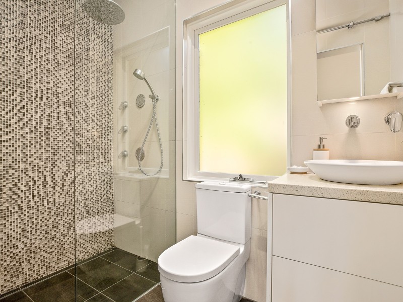 305 Eastern Valley Way, Middle Cove NSW 2068