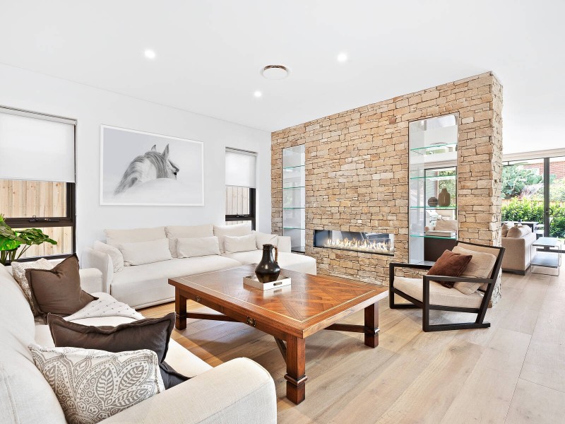 24 Raeburn Ave, Castlecrag NSW 2068