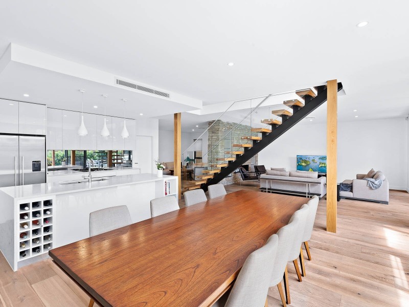 24 Raeburn Ave, Castlecrag NSW 2068