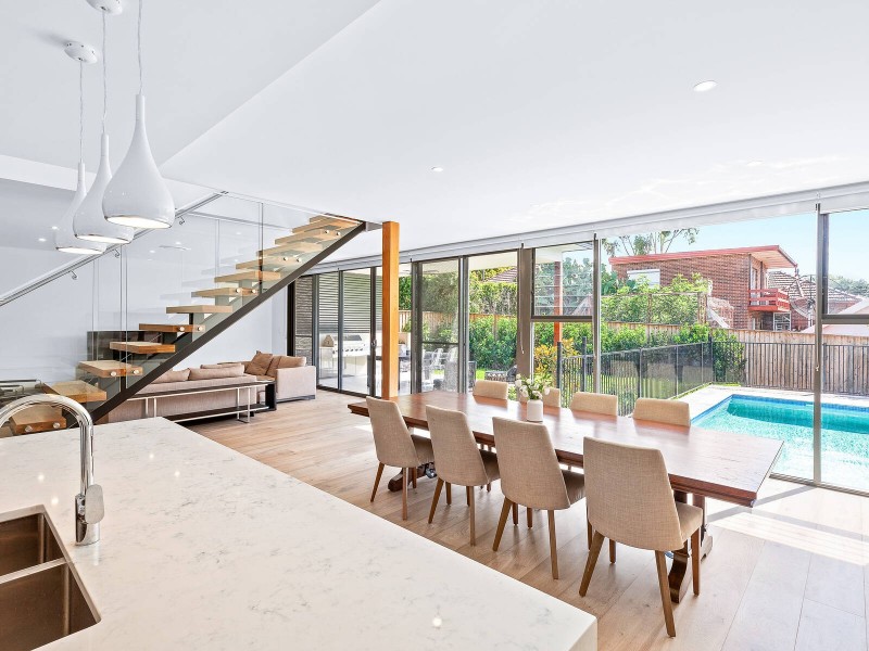 24 Raeburn Ave, Castlecrag NSW 2068