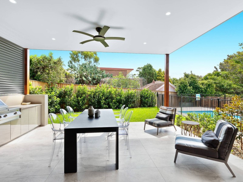 24 Raeburn Ave, Castlecrag NSW 2068