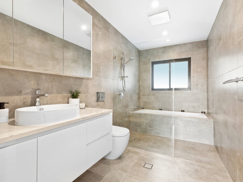 24 Raeburn Ave, Castlecrag NSW 2068