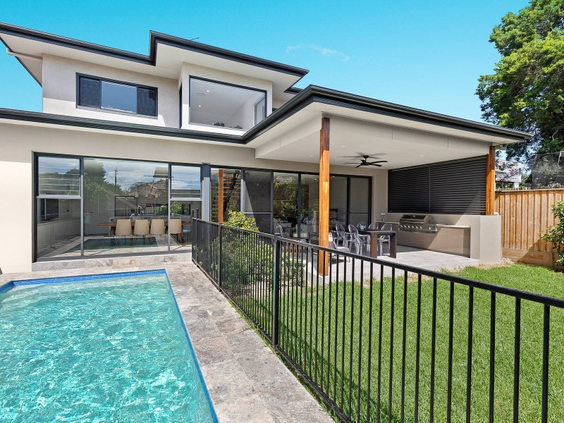 24 Raeburn Ave, Castlecrag NSW 2068