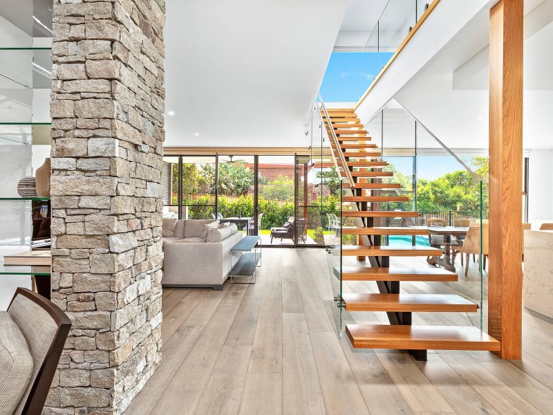 24 Raeburn Ave, Castlecrag NSW 2068