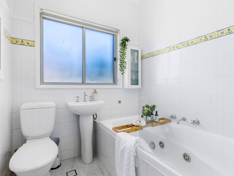 17 Bolwarra Ave, West Pymble NSW 2073