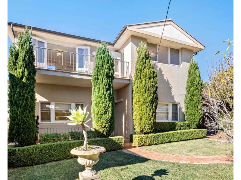 33 Raeburn Street, Castlecrag NSW 2068