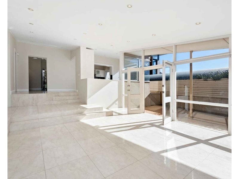 33 Raeburn Street, Castlecrag NSW 2068