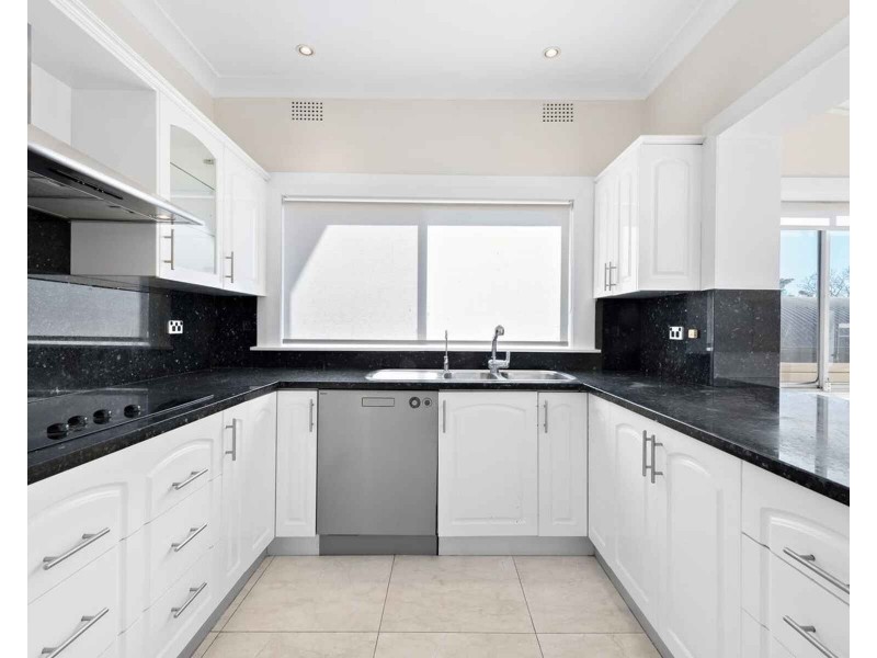 33 Raeburn Street, Castlecrag NSW 2068