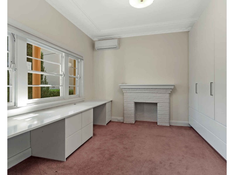 33 Raeburn Street, Castlecrag NSW 2068