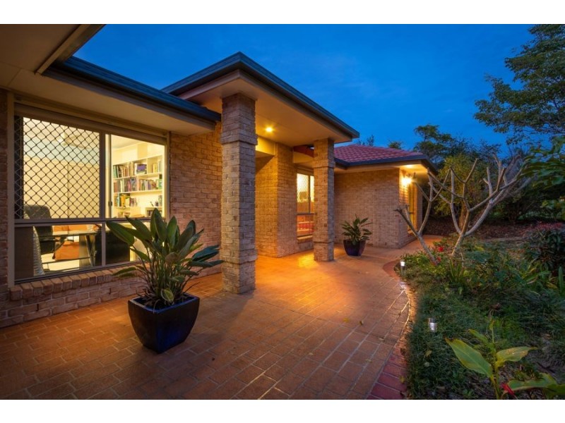 2 Clarendon Close, Parkinson QLD 4115