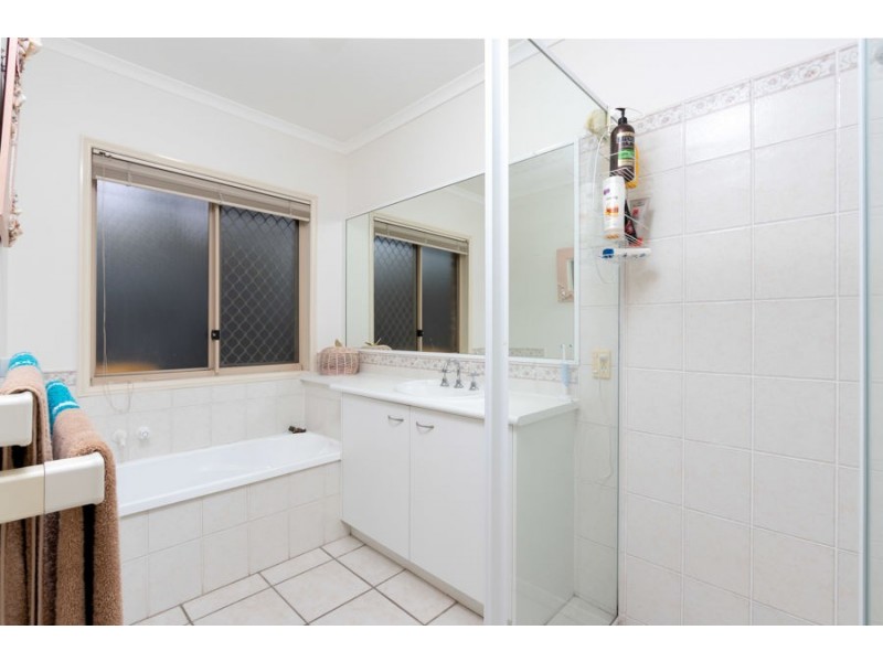 2 Clarendon Close, Parkinson QLD 4115