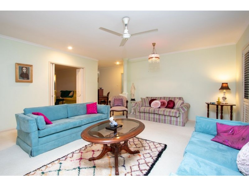 2 Clarendon Close, Parkinson QLD 4115