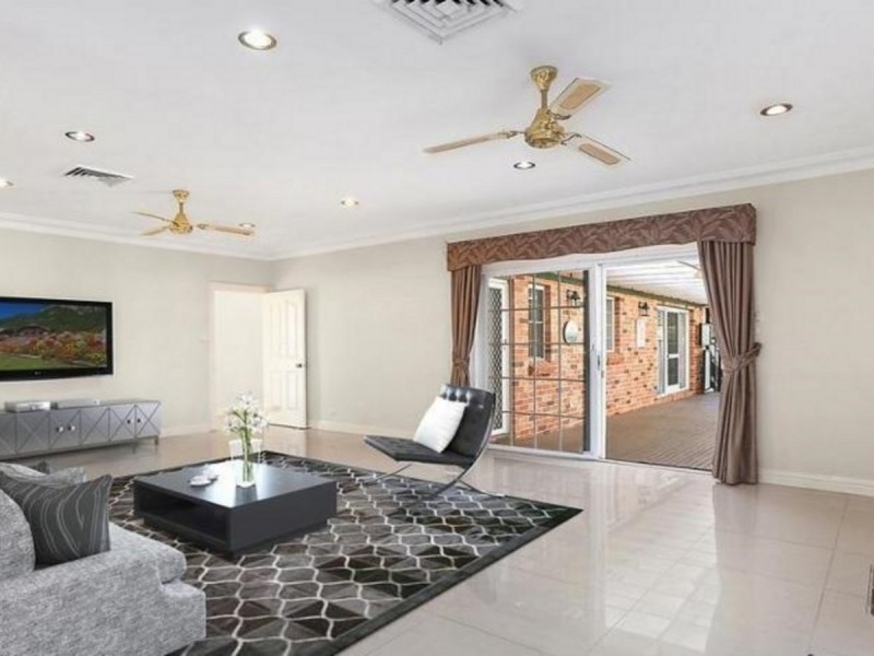 2 Evers Close, Edensor Park NSW 2176