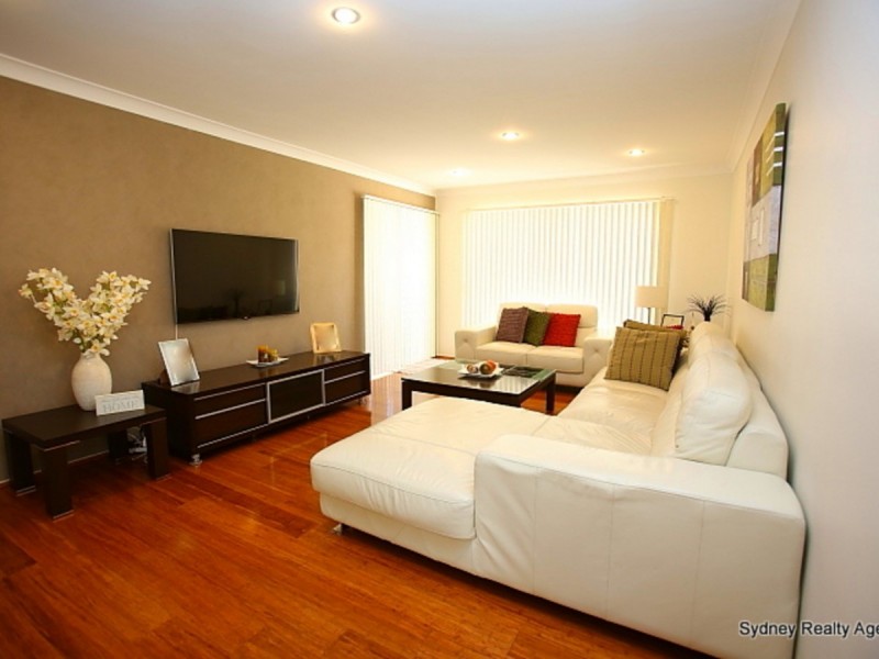 8 Gould Street, West Hoxton NSW 2171