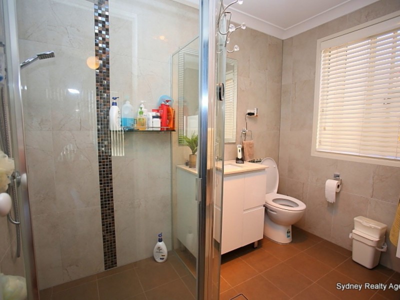 8 Gould Street, West Hoxton NSW 2171