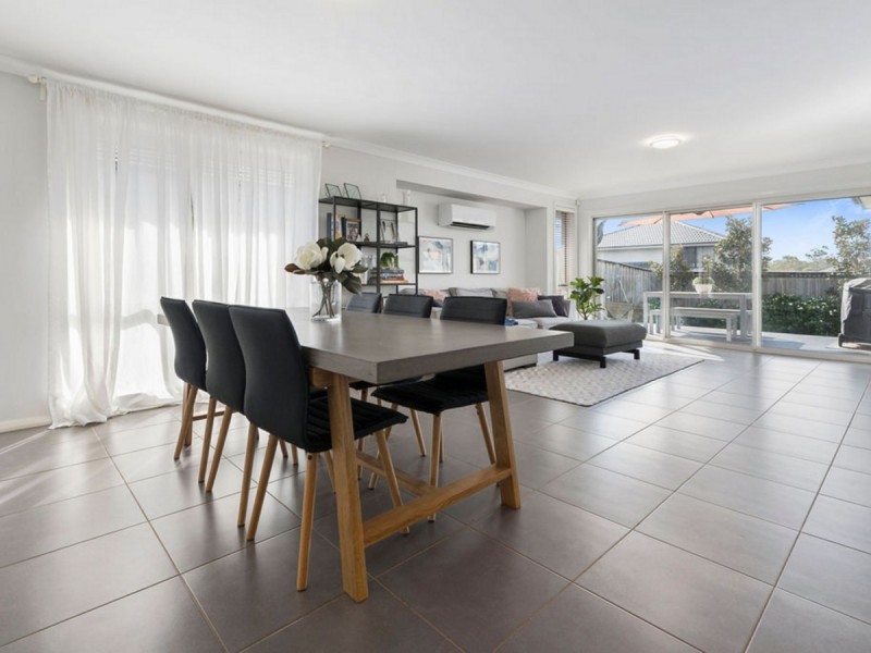 25 Sierra Avenue, Middleton Grange NSW 2171